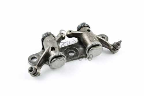 Коромысла клапанов (рокеры, пара) 4T CG125/150 (в сборе)